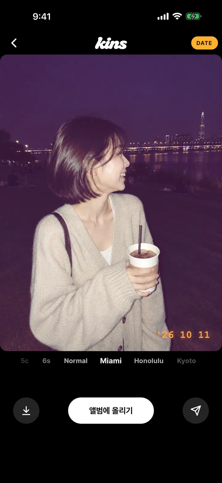 Synz 카메라로 찍은 뒤 화면 — Miami 색감에 날짜 도장, 사진 아래 색감 다이얼, 저장·앨범에 올리기·공유 버튼